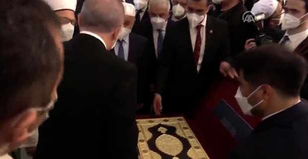 Erdoğan, Uzun Mehmet Cami’ne hediye etti