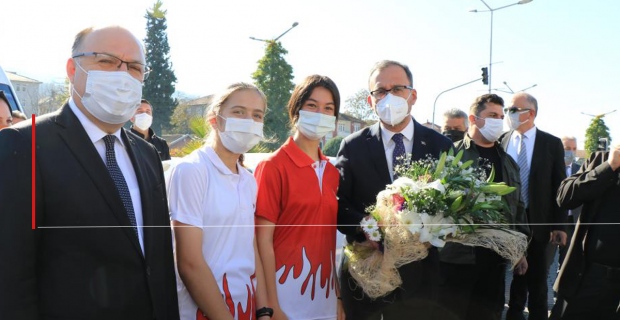 Bakan Kasapoğlu, Spor tesisinin açılışını yaptı