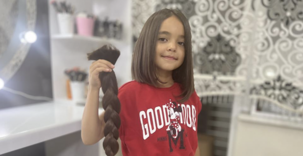 8 yaşındaki Azra, saçlarını bağışladı